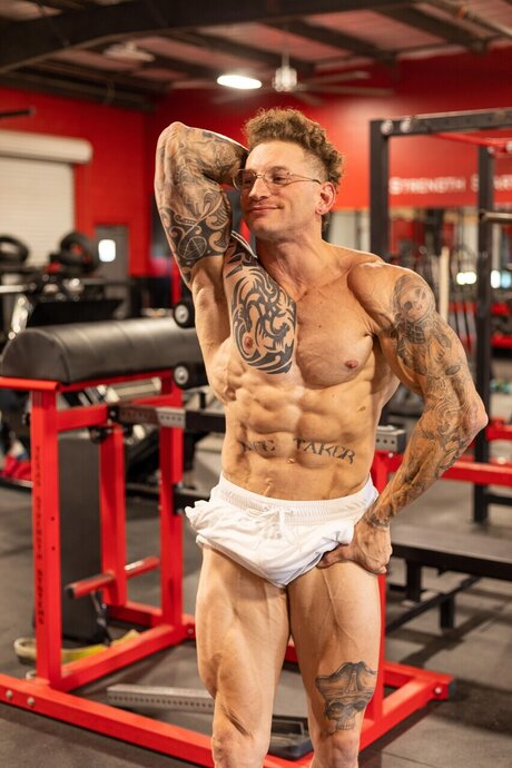 Naakte gelekte OnlyFans-foto van Superdeluxxe
