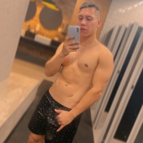 Naakte gelekte OnlyFans-foto van Eros