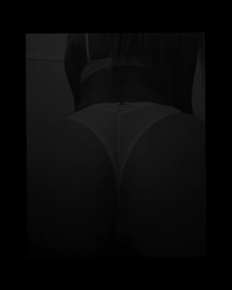 Naakte gelekte OnlyFans-foto van Ana 