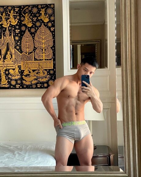 Naakte gelekte OnlyFans-foto van Winson Champa