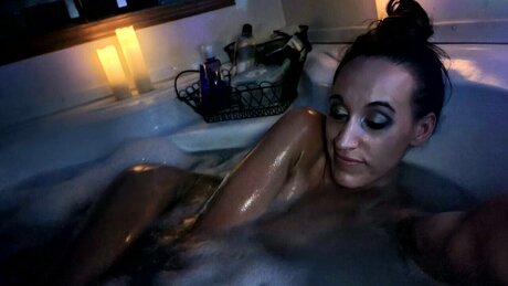 Naakte gelekte OnlyFans-foto van Leah