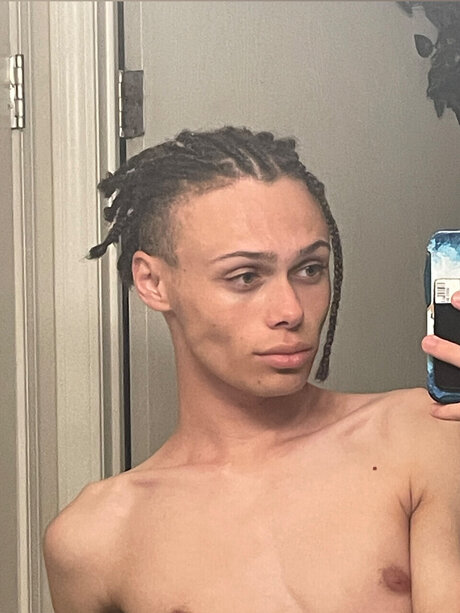 Naakte gelekte OnlyFans-foto van Kj Colby