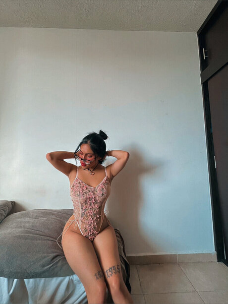 Naakte gelekte OnlyFans-foto van Absi