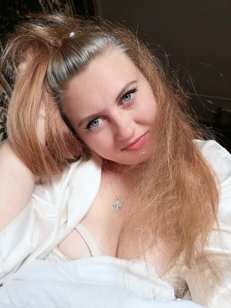 Naakte gelekte OnlyFans-foto van Mashaa Free