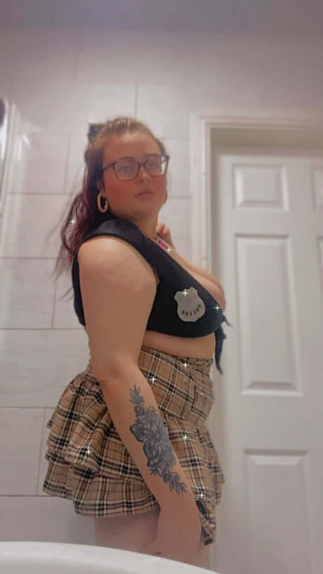 Naakte gelekte OnlyFans-foto van Tan
