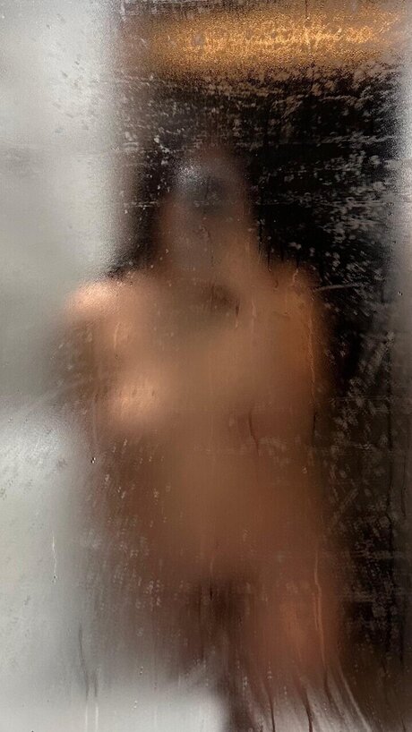 Naakte gelekte OnlyFans-foto van Monica Lpez