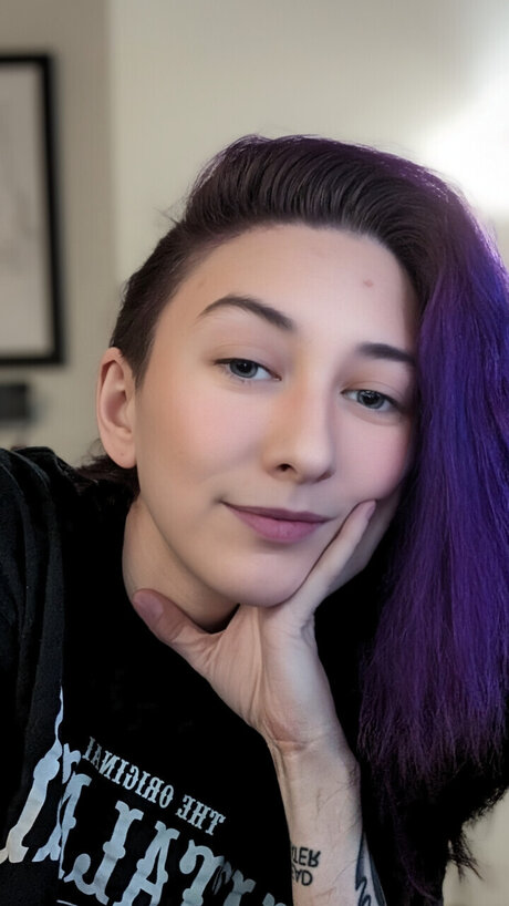 Naakte gelekte OnlyFans-foto van Lovely Lucy No Ppv