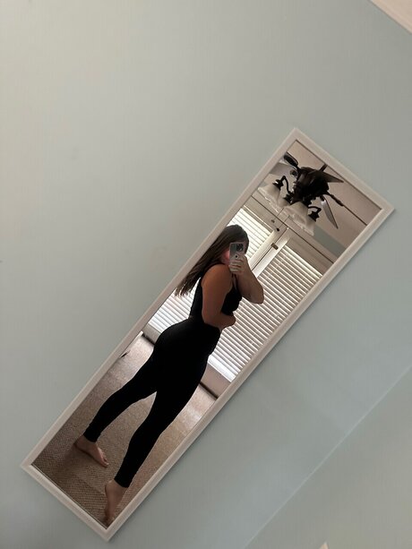 Naakte gelekte OnlyFans-foto van Hailey