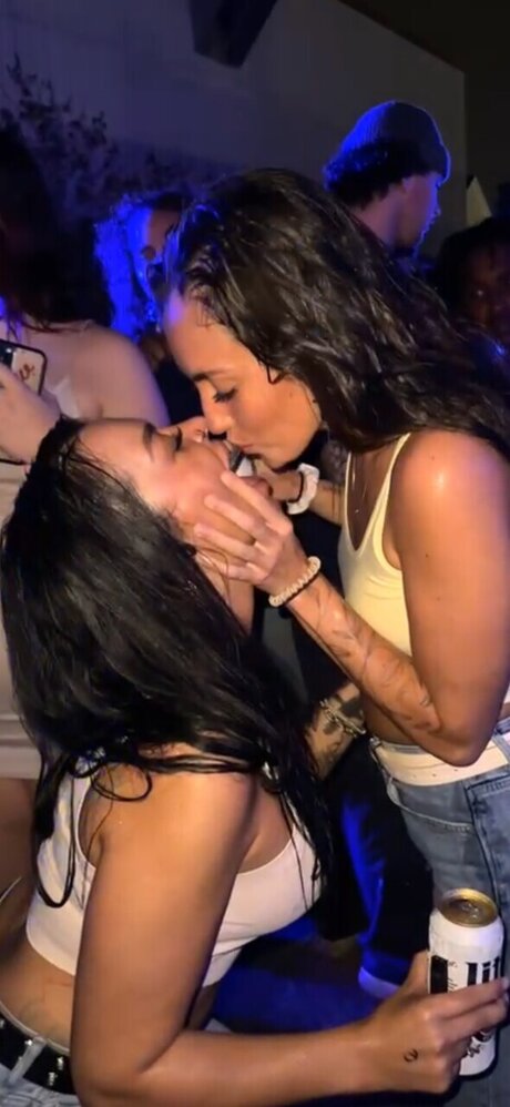 Naakte gelekte OnlyFans-foto van Evlynn