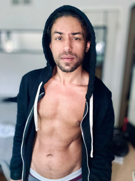 Naakte gelekte OnlyFans-foto van Cor
