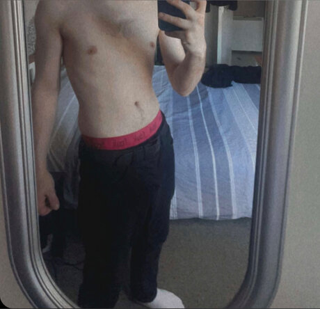 Naakte gelekte OnlyFans-foto van Baz