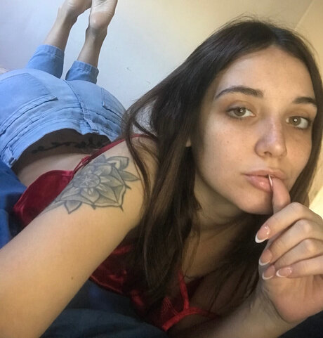 Naakte gelekte OnlyFans-foto van Azu