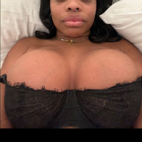 Naakte gelekte OnlyFans-foto van Fknnate