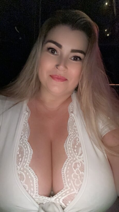 Naakte gelekte OnlyFans-foto van Princess Shelly