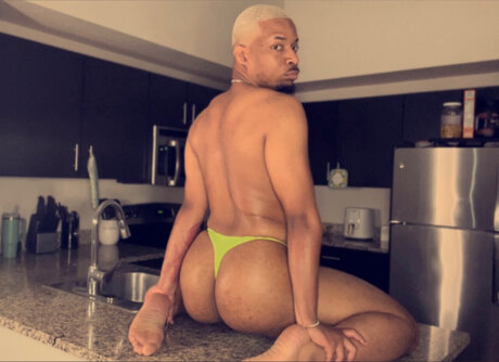 Naakte gelekte OnlyFans-foto van Flame