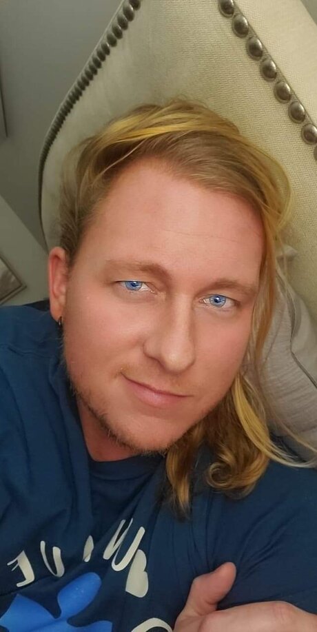 Naakte gelekte OnlyFans-foto van Lincoln Moseley