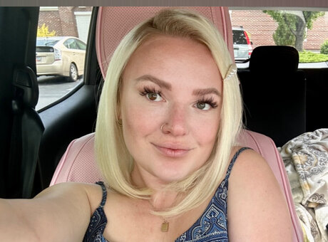 Naakte gelekte OnlyFans-foto van Lakes World