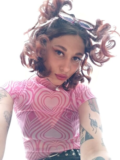 Naakte gelekte OnlyFans-foto van Dc