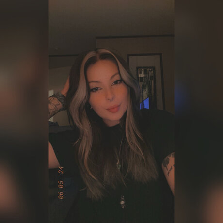 Naakte gelekte OnlyFans-foto van   