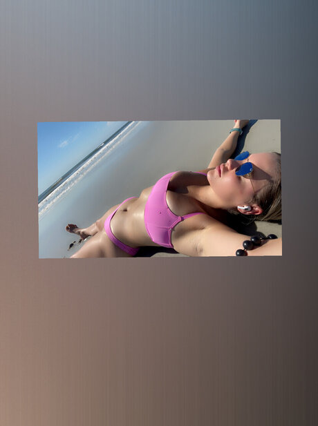 Naakte gelekte OnlyFans-foto van Amberfl0