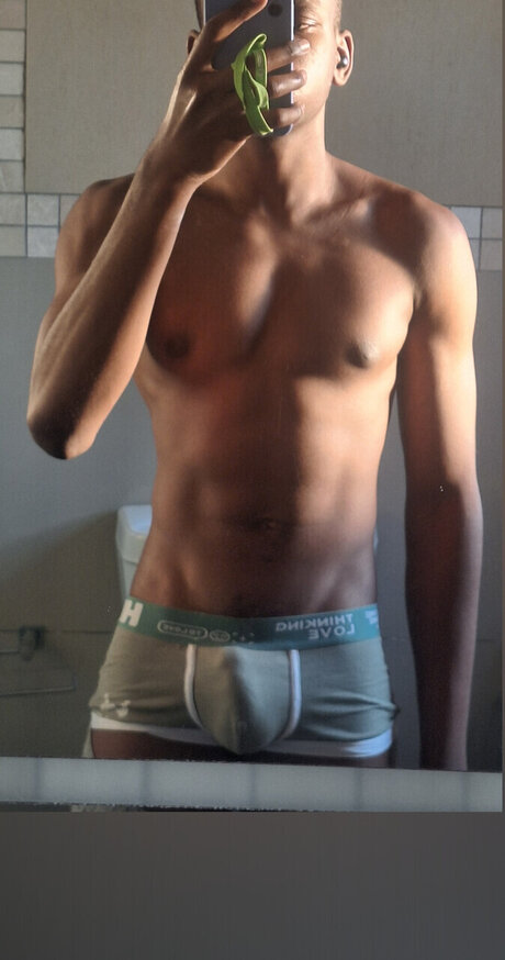 Naakte gelekte OnlyFans-foto van Devilishdee