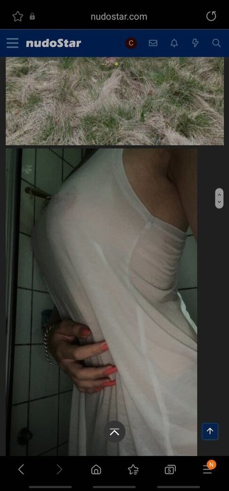 Naakte gelekte OnlyFans-foto van Tina Dakic