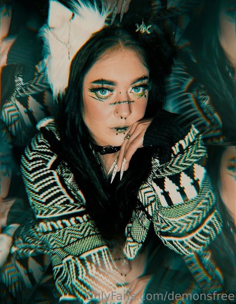 Naakte gelekte OnlyFans-foto van Demonsfree