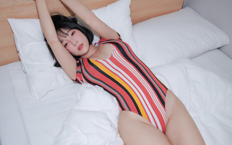 Naakte gelekte OnlyFans-foto van Kang Inkyung