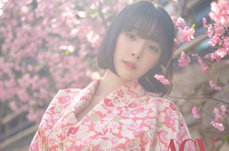 Naakte gelekte OnlyFans-foto van Kang Inkyung