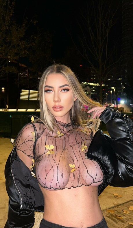 Naakte gelekte OnlyFans-foto van Eva Mentas