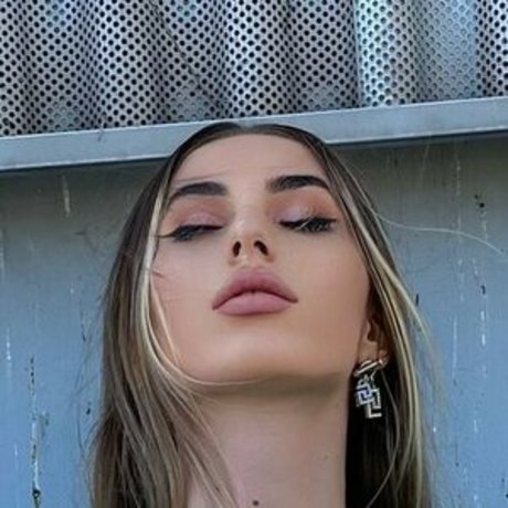 Naakte gelekte OnlyFans-foto van Eva Mentas