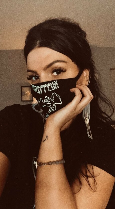 Naakte gelekte OnlyFans-foto van Rockinrach