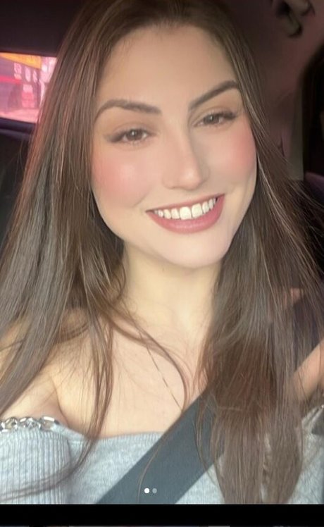 Naakte gelekte OnlyFans-foto van Rayana El Bainy