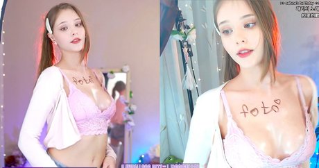 Naakte gelekte OnlyFans-foto van Lyasyaa