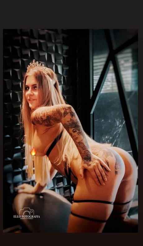 Naakte gelekte OnlyFans-foto van Dj Duda Lindner