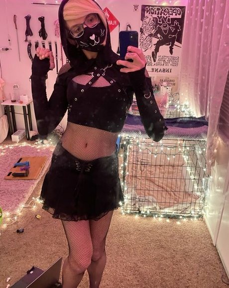 Naakte gelekte OnlyFans-foto van Cassie Coyote