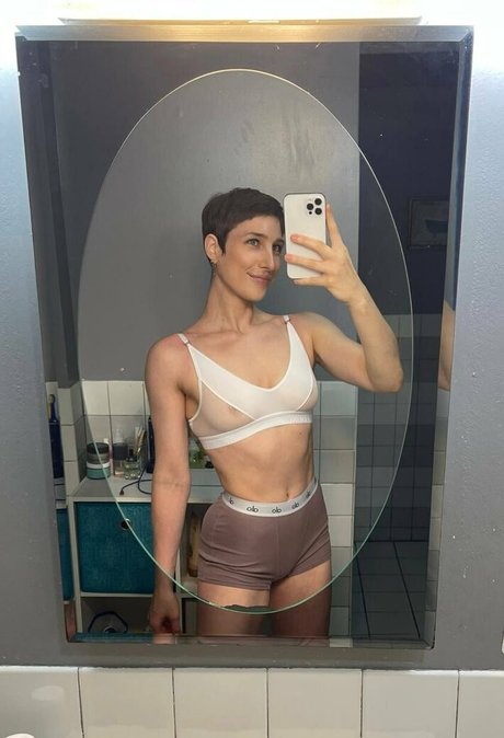Naakte gelekte OnlyFans-foto van Thickbabyzara