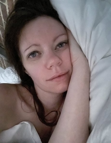Naakte gelekte OnlyFans-foto van Bedroomeyesfree