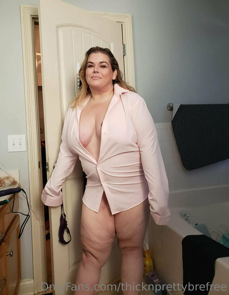 Naakte gelekte OnlyFans-foto van Thicknprettybrefree