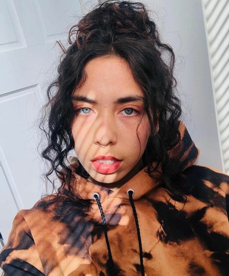 Naakte gelekte OnlyFans-foto van Indigo De Souza