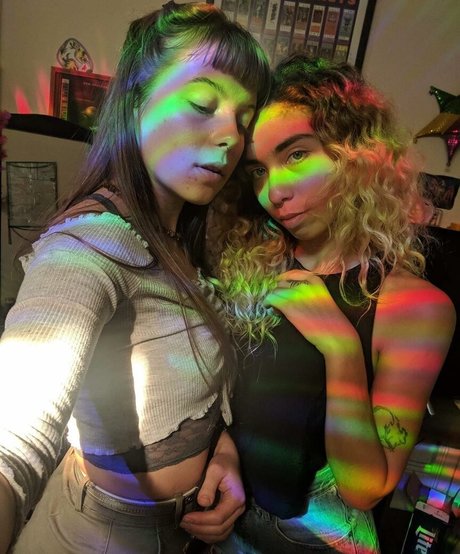 Naakte gelekte OnlyFans-foto van Indigo De Souza
