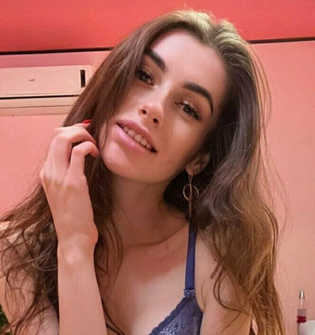Naakte gelekte OnlyFans-foto van Judymi