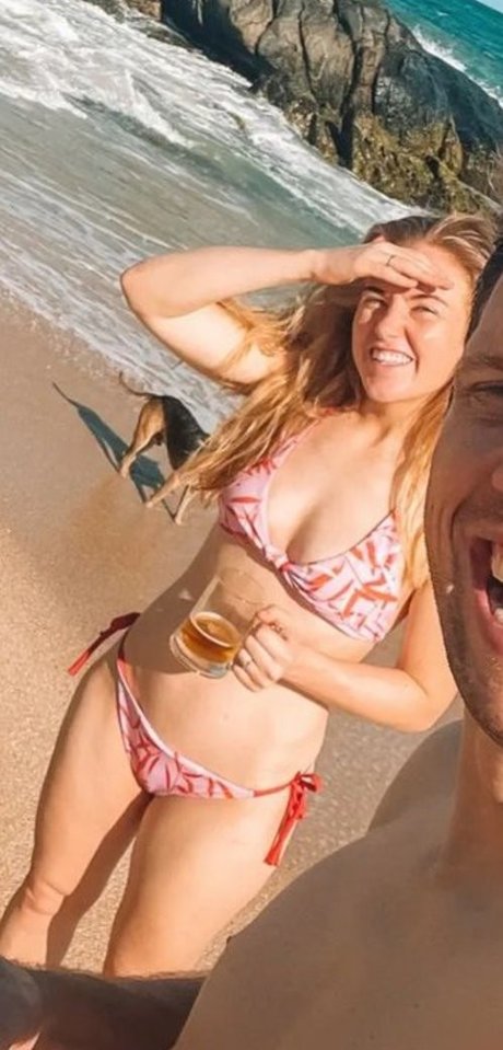 Naakte gelekte OnlyFans-foto van Maddie Moate