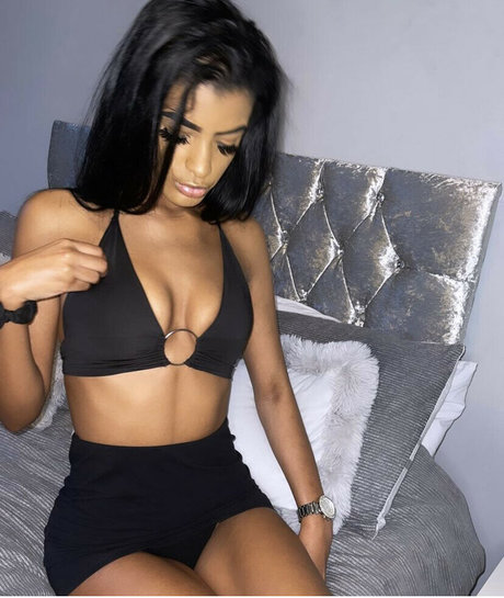 Naakte gelekte OnlyFans-foto van Alisha Romain