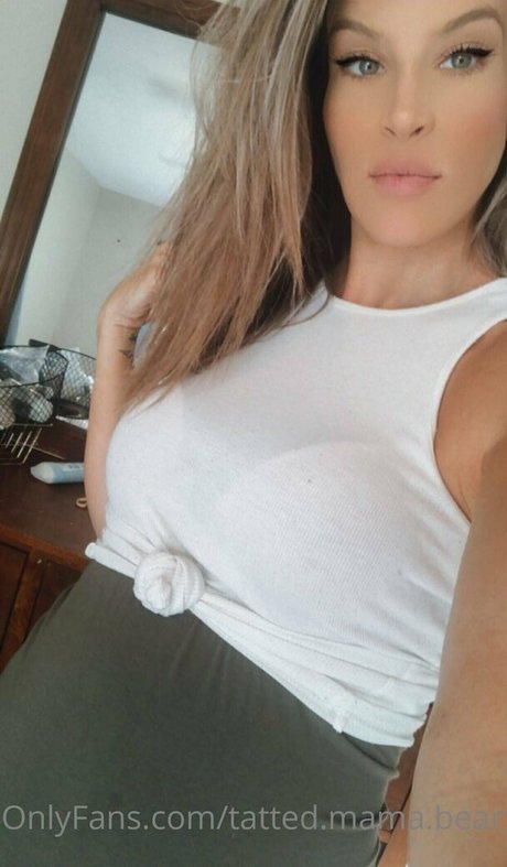 Naakte gelekte OnlyFans-foto van Tattedmamabear
