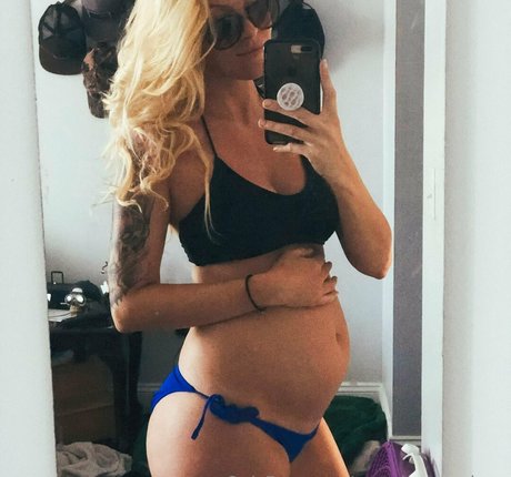 Naakte gelekte OnlyFans-foto van Tattedmamabear