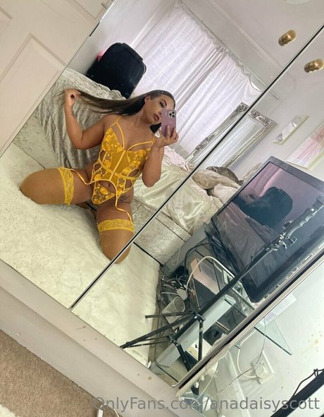 Naakte gelekte OnlyFans-foto van Ana Daisy Scott