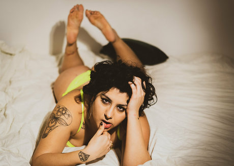Naakte gelekte OnlyFans-foto van Titoborsafree