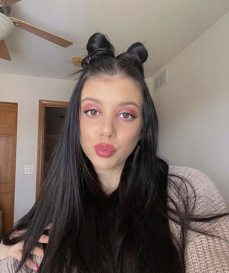 Naakte gelekte OnlyFans-foto van Meghan Covarrubias