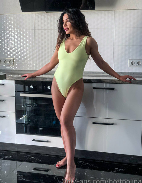 Naakte gelekte OnlyFans-foto van Hottpolina
